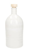 Aceitera artesanal de cerámica blanca estilo Maiolica con capacidad de 500 ml.