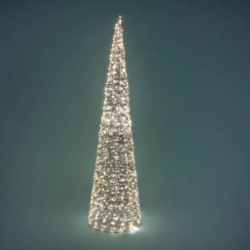 Árbol de Navidad con 720 luces LED, mide 150 cm de alto y 28 cm de diámetro.