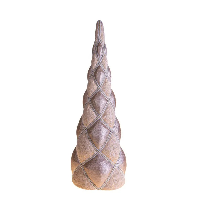 Árbol de Navidad decorativo color champagne con rombos de terciopelo y base ancha.