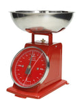 Balanza de cocina vintage de color rojo con esfera analógica y base metálica, estilo retro.