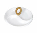 Bandeja decorativa de porcelana blanca con detalles de bambú natural en el borde.