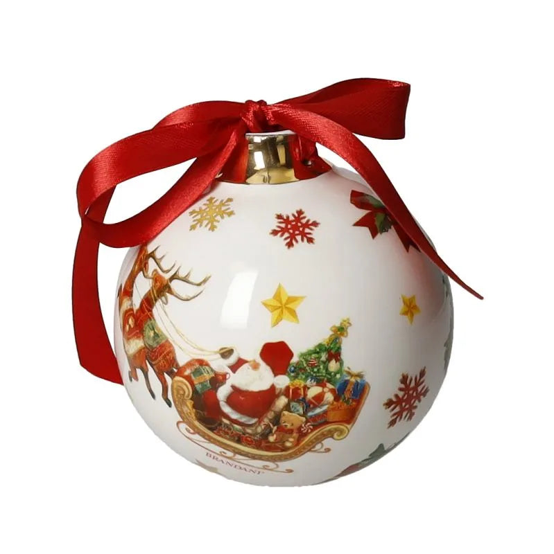 Bola de Navidad de cerámica blanca con diseño de trineo, mide 10 cm de diámetro.