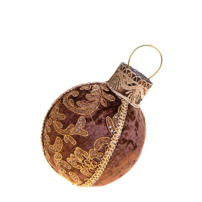 Bola de Navidad Brandani de terciopelo marrón, con dimensiones 18 x 15 x 22 cm, vista frontal.