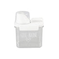 Bote dosificador con medidor de Brandani, mostrando su capacidad para almacenar y medir ingredientes secos.