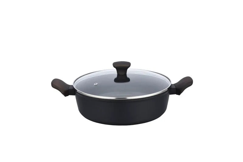 Cacerola baja forjada de 24 cm de diámetro y 7 cm de altura con tapa de cristal, marca Brandani.