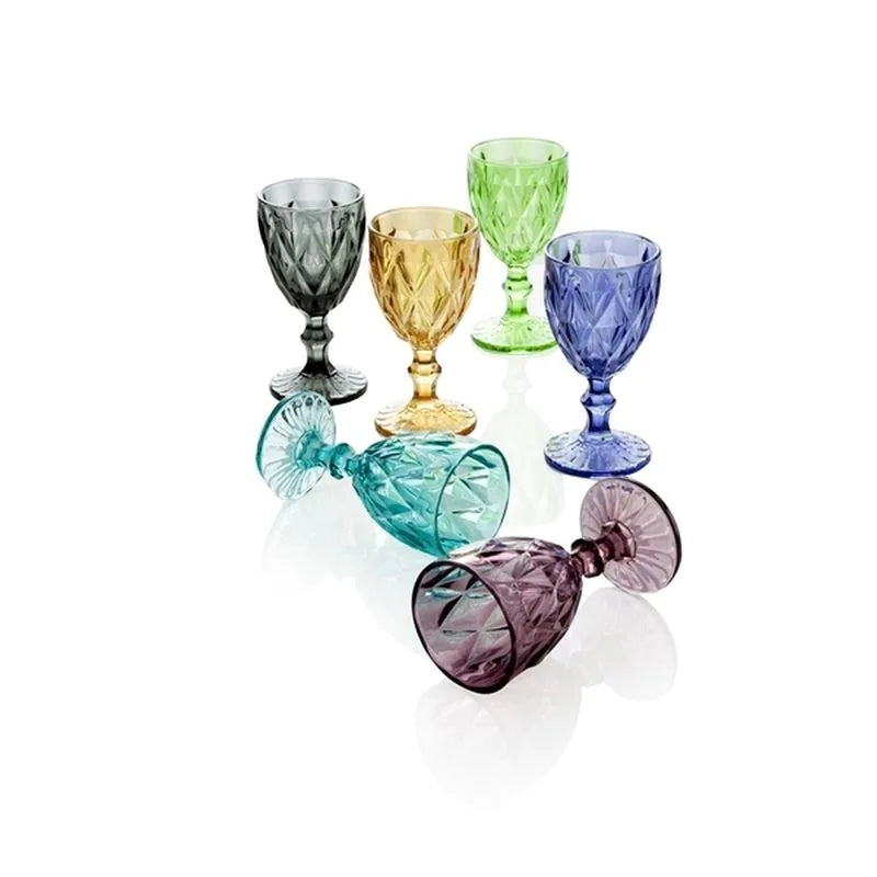 Set de 6 vasos de cristal Brandani con diseño inspirado en diamantes y colores surtidos.