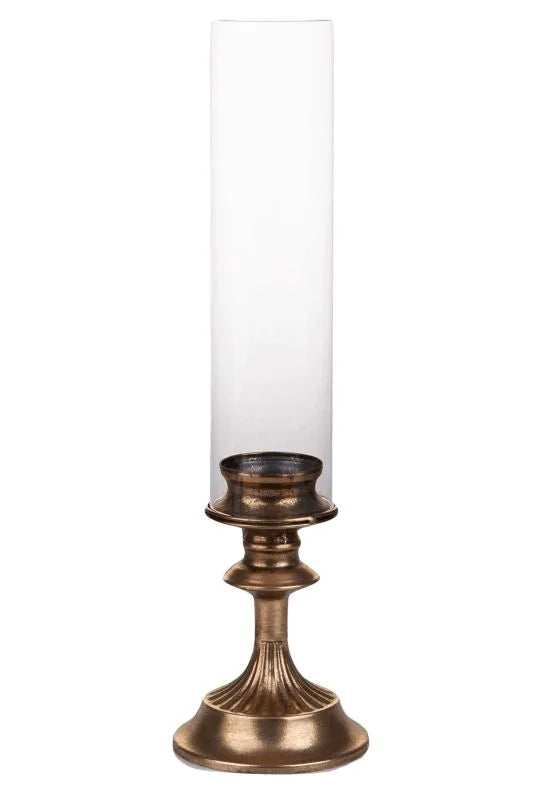 Candelabro de metal con detalles en cristal para una vela, con unas dimensiones de 13 x 45 cm.
