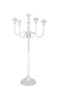 Candelabro de 5 brazos en color negro, de 44 x 75 cm, con un diseño clásico y elegante.