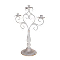 Candelabro de 3 velas en color blanco envejecido con base rectangular y soportes para velas.