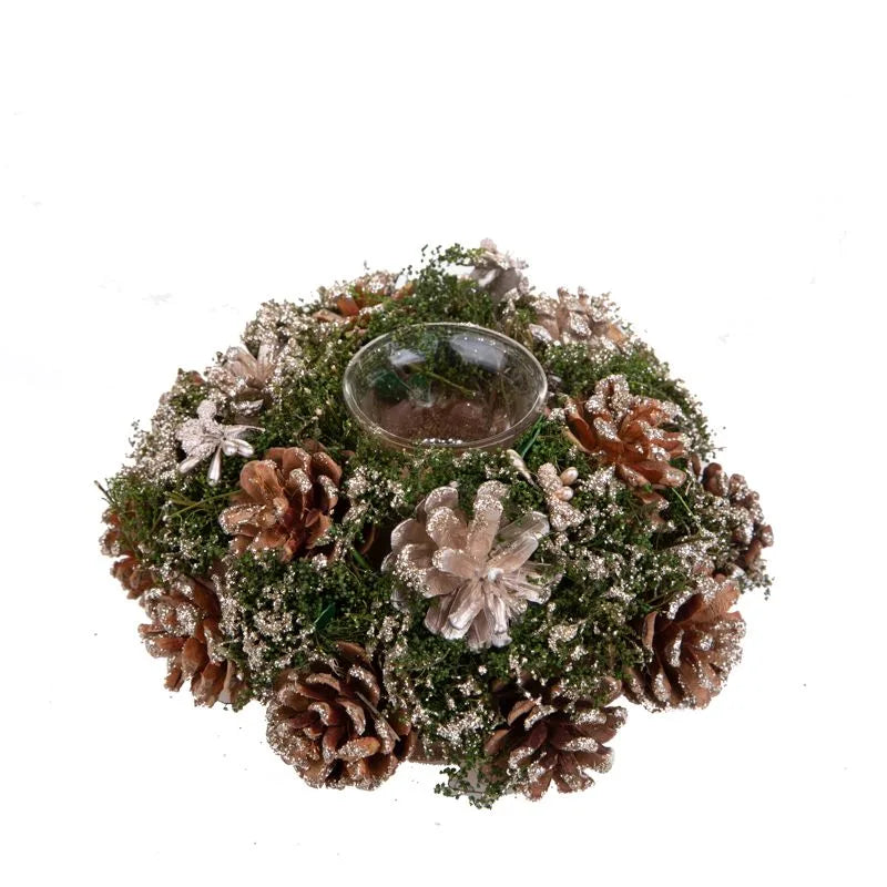 Candelero corona dorado con detalles de piñas, diseñado para ser un centro de mesa.