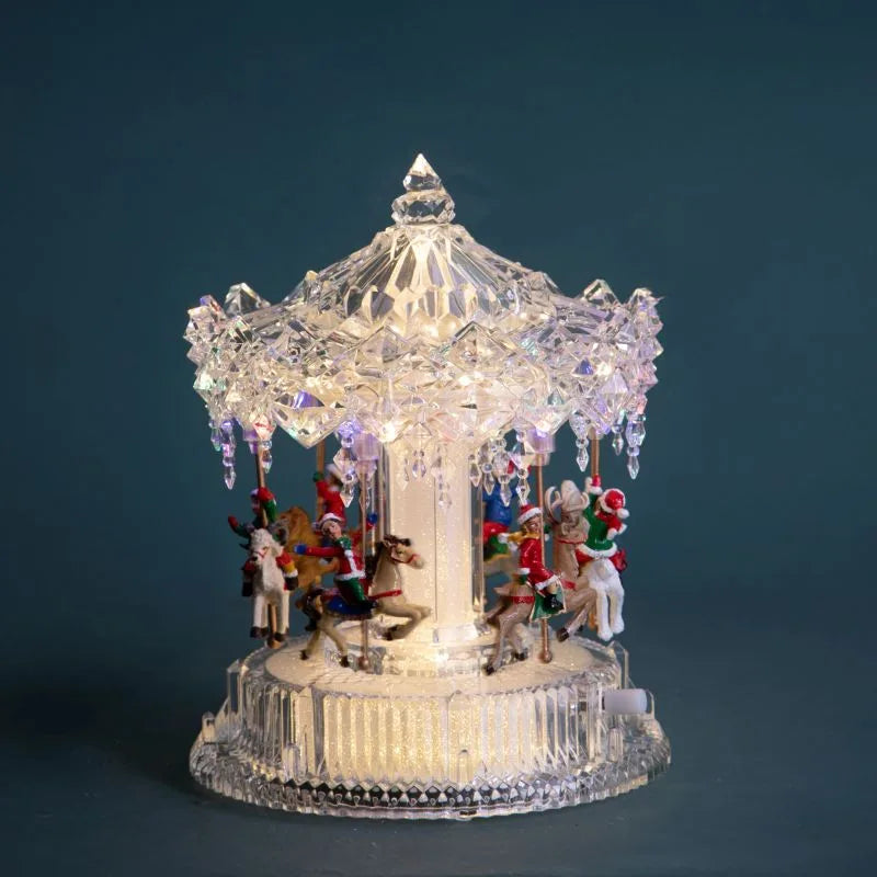 Carrusel decorativo navideño con caballos blancos, base redonda y detalles musicales y de movimiento, iluminado por 12.