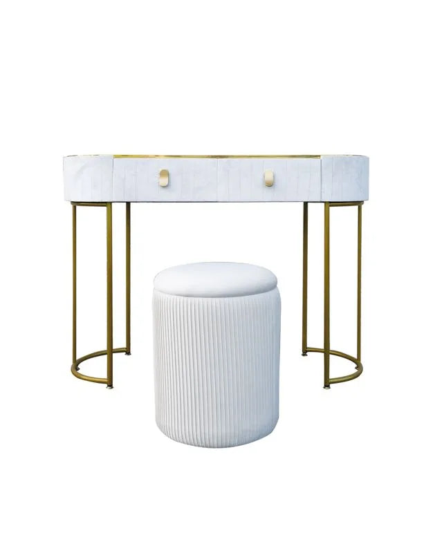 Consola Trucco con puff de terciopelo blanco, vista frontal.