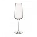 Copa de cava Omnia de Brandani, transparente, con una silueta elegante sobre fondo blanco.