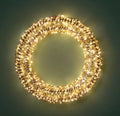 CORONA 800 LEDS, una corona de iluminación navideña con 800 luces LED, lista para decorar el hogar.