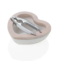 Cuenco decorativo en forma de corazón, fabricado en porcelana blanca y con base de bambú natural.