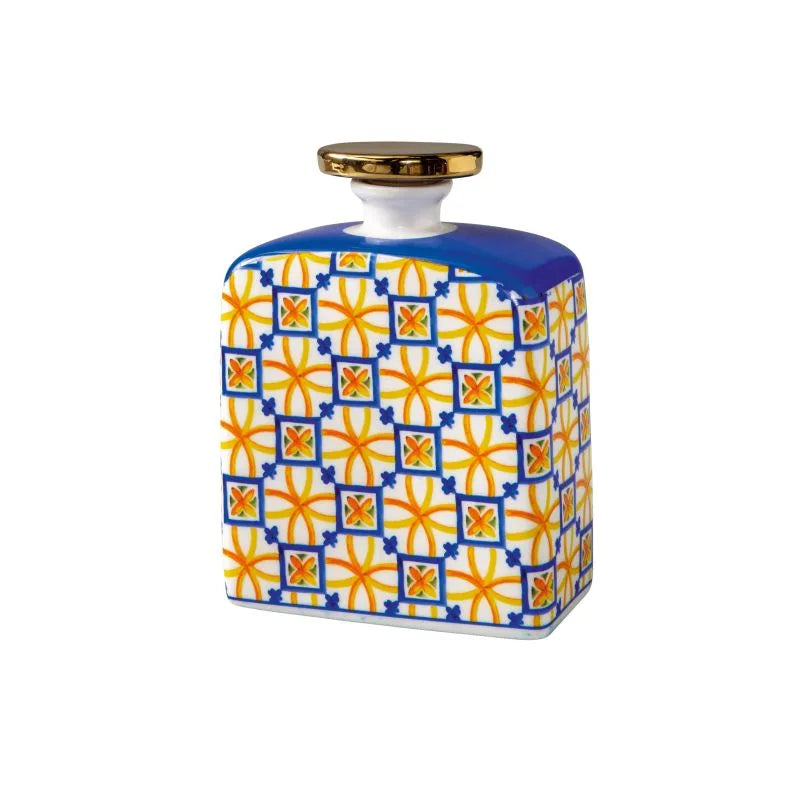 Difusor de fragancia Medicea con diseño de anillos en cerámica blanca y flor decorativa.