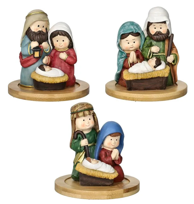 Belén navideño de 9 piezas con base decorada, mostrando las figuras principales de la Natividad.
