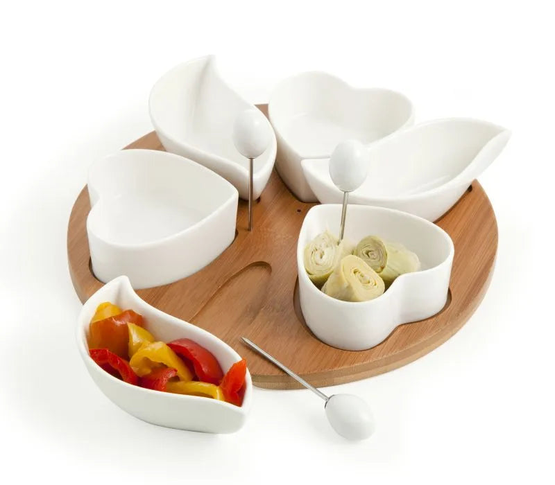Entremesera de porcelana blanca con soporte de bambú, vista frontal.
