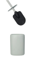 Escobilla de WC de silicona verde con mango ergonómico.
