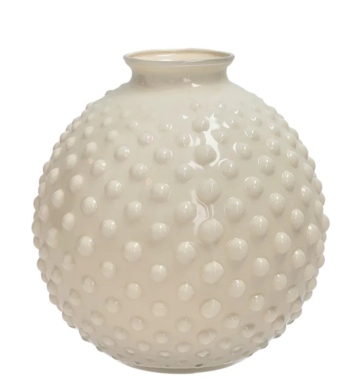 Florero Bolle Avorio de cerámica en tono marfil, con un diámetro de 16 cm y una altura de 17 cm.