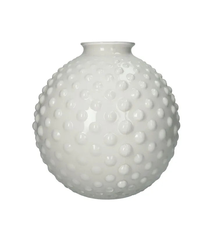 Jarrón 'Bolle' de cerámica en color crema, con un diámetro de 26 cm, presentado sobre un fondo neutro.
