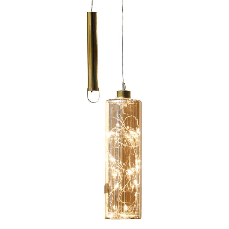 Luz vertical LED de diseño italiano con dimensiones 5,5 x 22 cm.