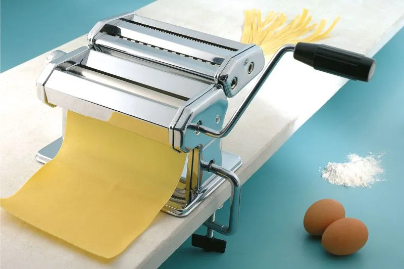 Máquina para pasta Maxi Rodillo Inox de 18 cm, fabricada en acero inoxidable.
