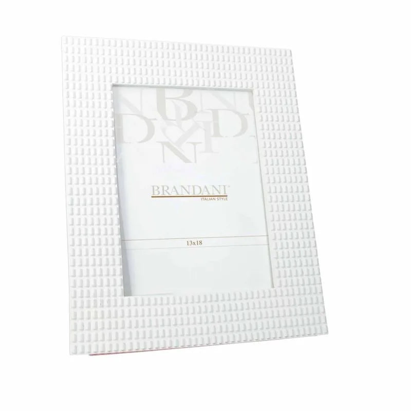 Marco de fotos Lingotto blanco de Brandani, con capacidad para fotografía de 13x18 cm.