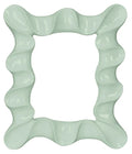 Marco de fotos Nastro Brandani en color verde salvia, con diseño italiano y dimensiones exteriores de 22 x 26.7 cm.