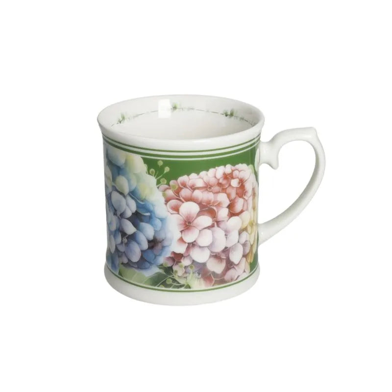 Taza de porcelana blanca con interior y borde verde, perteneciente a la colección Flora de Brandani.