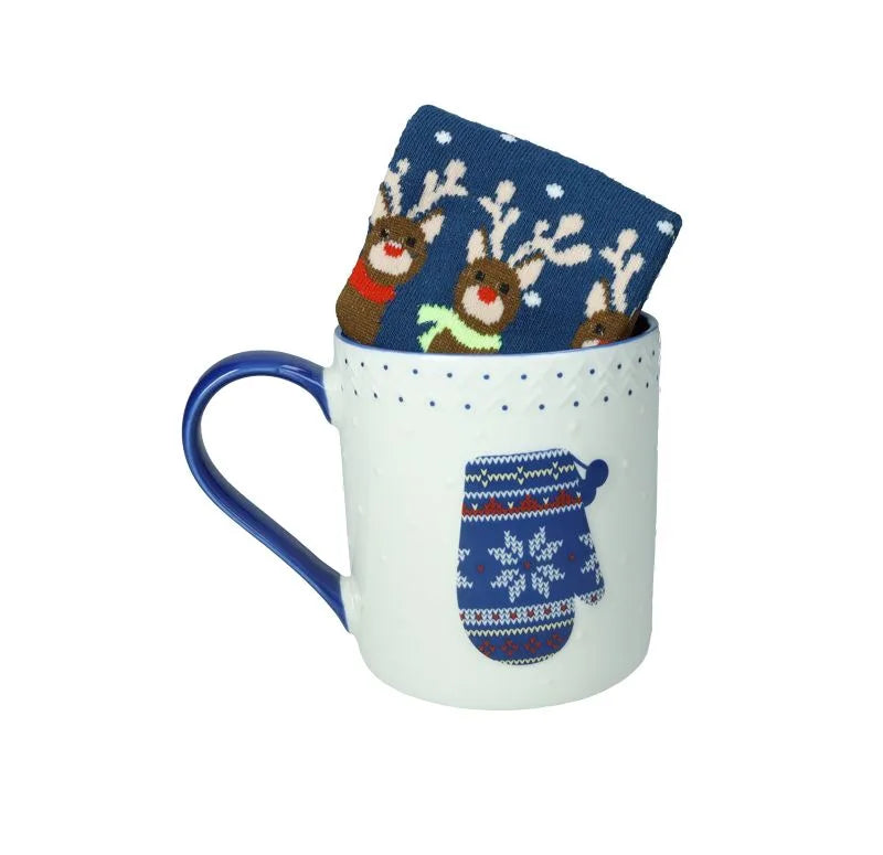 Taza de cerámica blanca con diseño de guante y calcetín de algodón, estilo italiano.