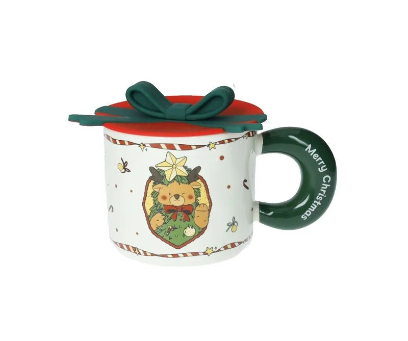 Taza de cerámica verde con tapa de silicona, lista para usar.