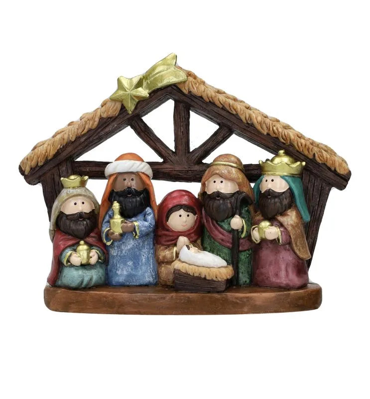 Nacimiento pequeño decorativo elaborado en resina, con figuras detalladas para la ambientación navideña.