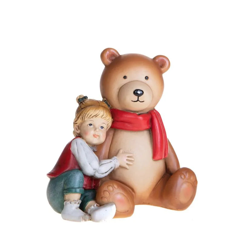 Figura decorativa de cerámica representando a una niña abrazando un osito, marca Brandani Gift Group.