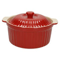 Olla cocotte roja de 1 litro con tapa, mostrando su diseño funcional y color vibrante.