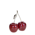 Pareja de cerezas decorativas de Brandani en color rojo, con base de 12.5 x 5.5 cm y altura de 15 cm.