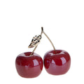 Pareja de cerezas decorativas en color rojo, con detalles que simulan su forma natural, base y tallo. Dimensiones 20,5 x.