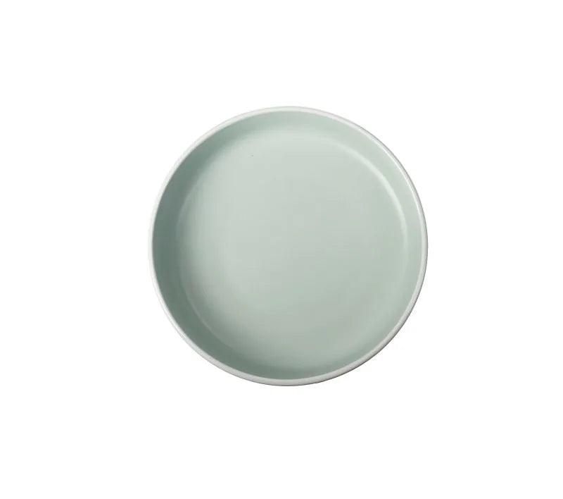 Plato hondo de gres blanco de la colección Fusion, con un diseño moderno y elegante.
