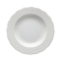 Plato hondo Gran Gala en Bone Porcelain, con borde decorado y acabado blanco brillante.