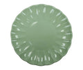 Plato llano verde de la colección Calipso, presentado sobre fondo blanco.