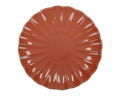 Plato de postre redondo de cerámica en color coral, perteneciente a la colección Calipso de Brandani.