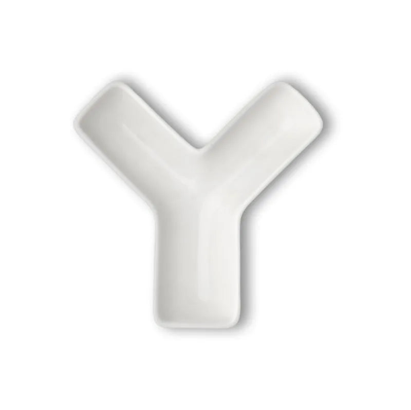Letra 'Y' de porcelana blanca, diseño YourBeautyKitchenware.