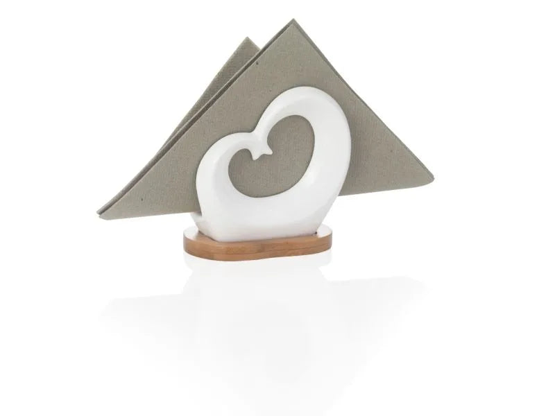 Servilletero doble con forma de corazón, fabricado en porcelana blanca y detalles de bambú.