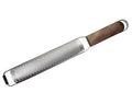 Rallador de cocina de lámina estrecha con mango de madera, marca Brandani Gift Group.