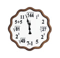 Reloj de pared Algebra con base de madera y detalles metálicos.
