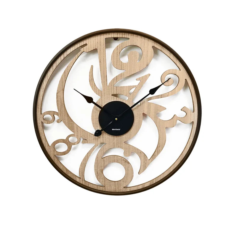 Reloj de pared Avalon con base de madera y detalles metálicos, diseño Brandani.