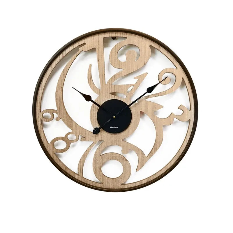 Reloj de pared Brandani con esfera de metal y detalles en madera natural, diseño moderno italiano.
