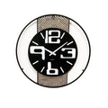 Reloj de pared Mumber con esfera metálica y detalles en madera natural.