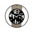 Reloj Scoubidou de Brandani, con base de madera y detalles metálicos, mostrando la hora.