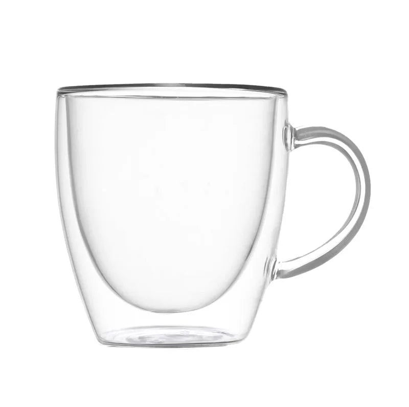Set de 2 tazas de vidrio borosilicato con doble pared y platos a juego, presentadas sobre un fondo neutro.